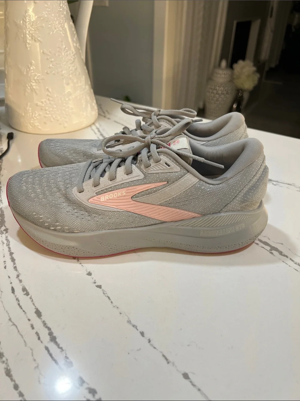 Brooks Women's Gray and Pink Low-Profile Running Sneakers size W10